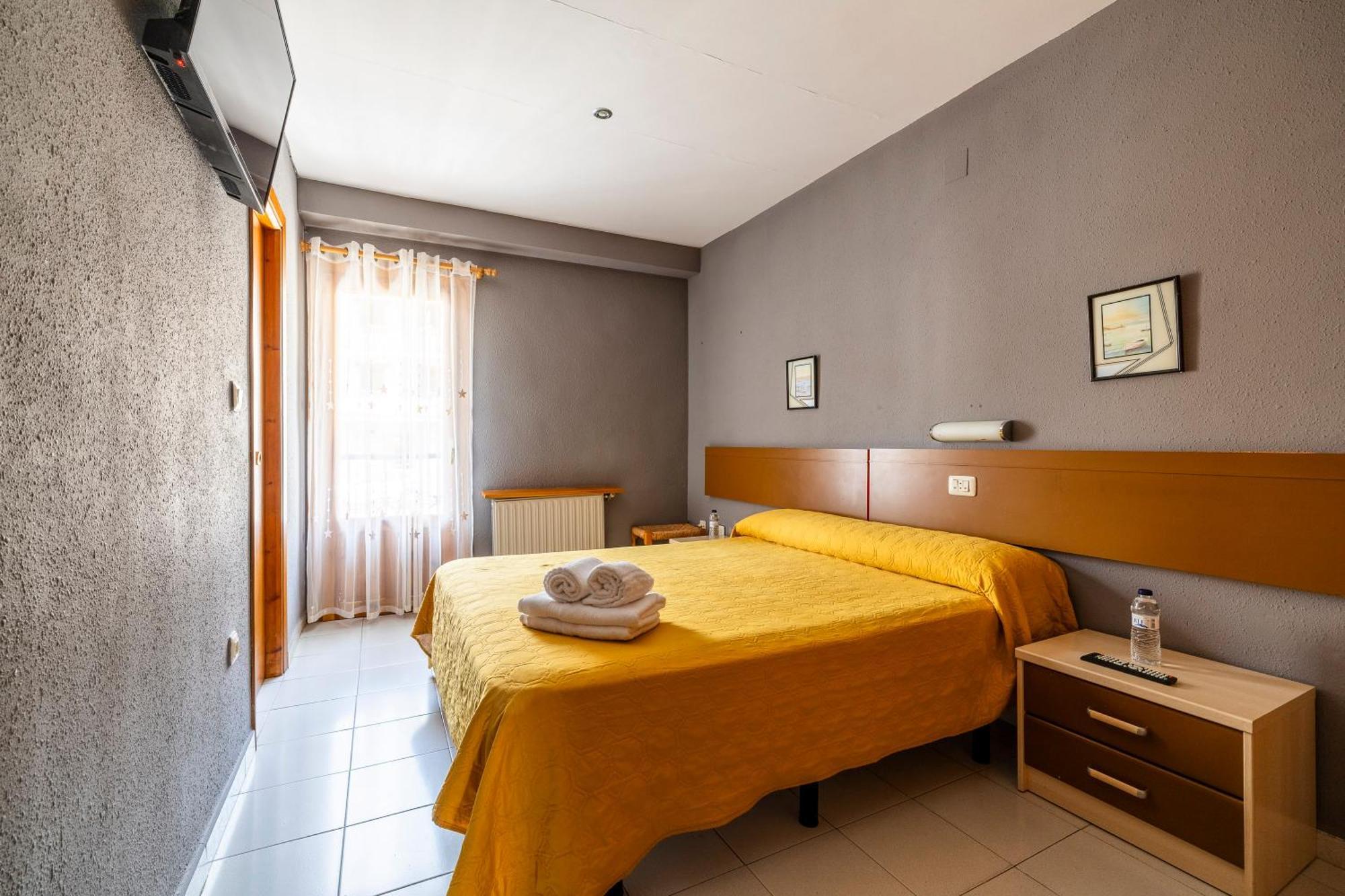 Hostal Los Valles Bielsa Exterior foto