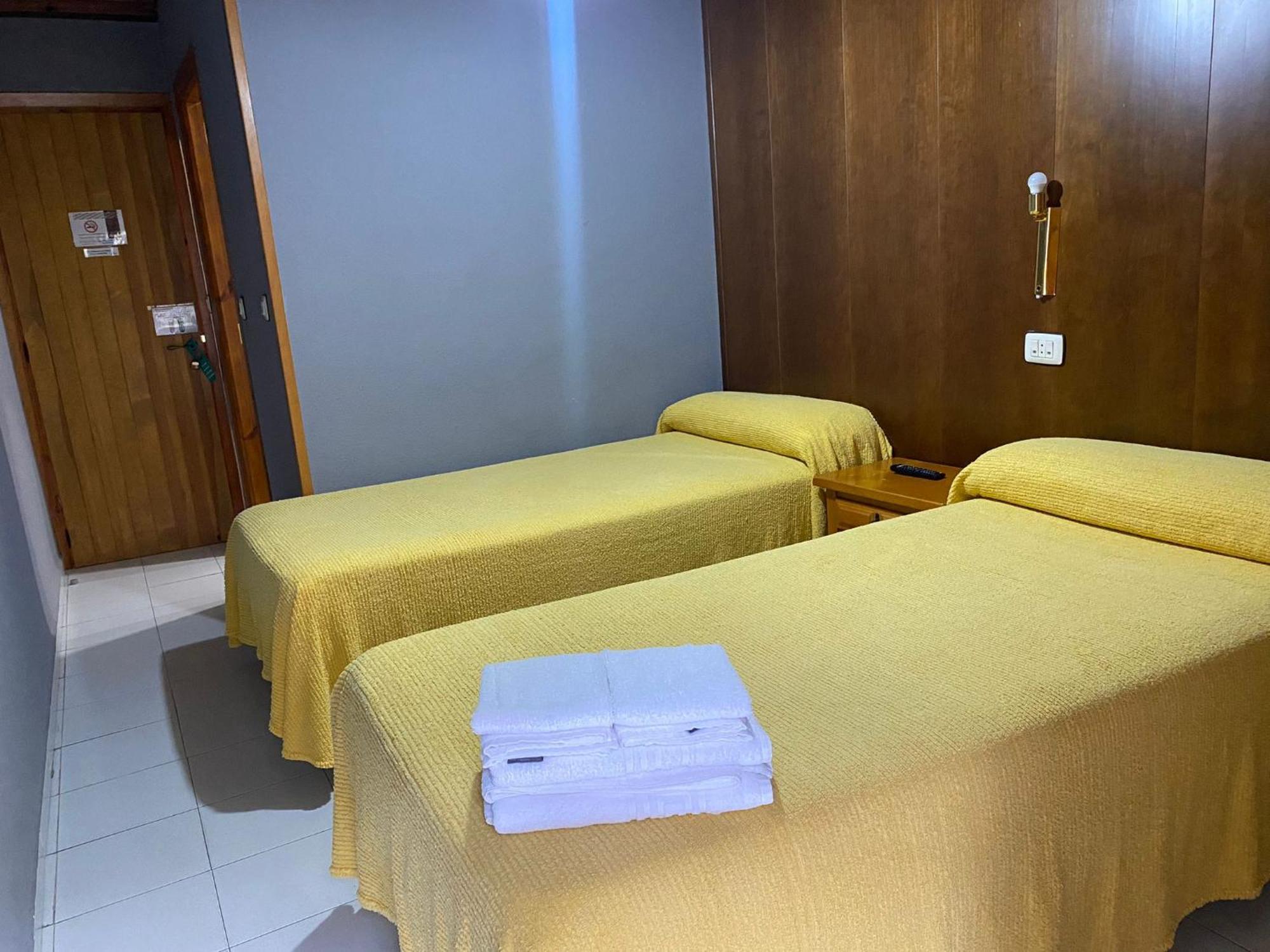 Hostal Los Valles Bielsa Exterior foto
