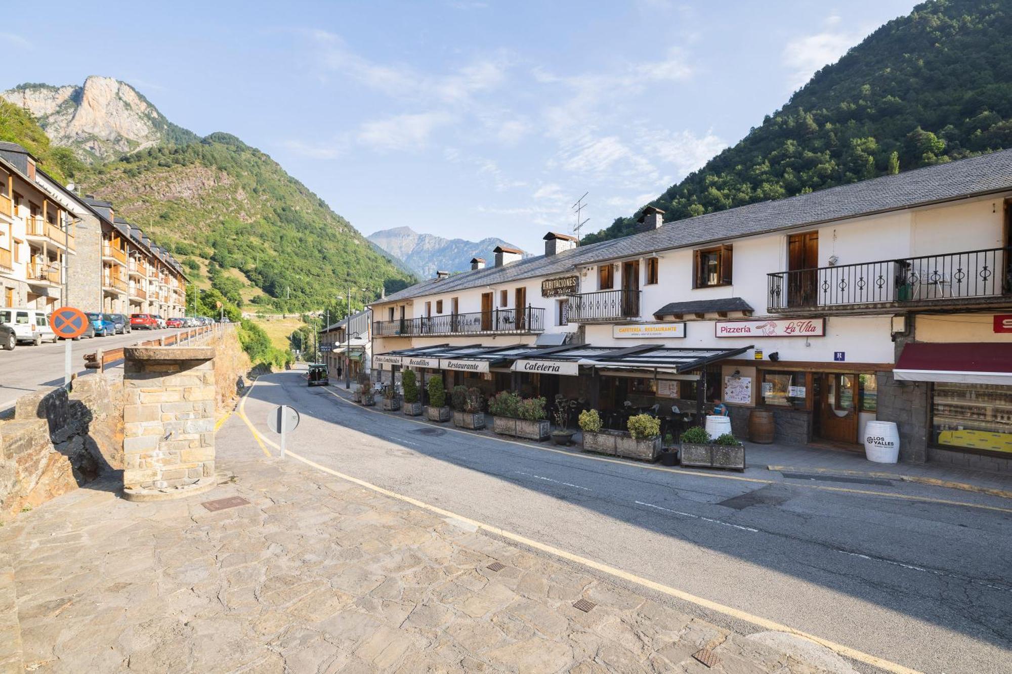 Hostal Los Valles Bielsa Exterior foto