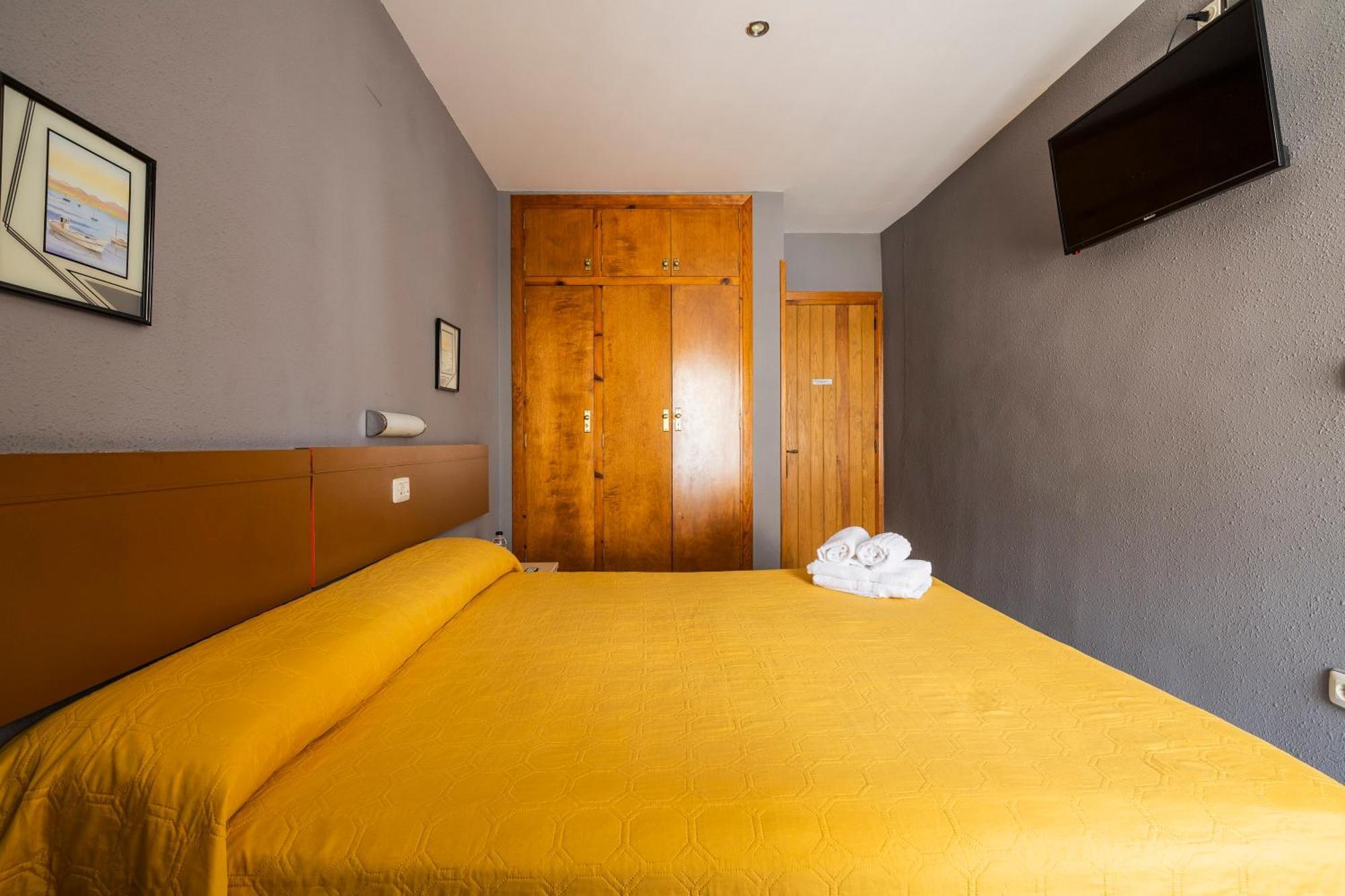 Hostal Los Valles Bielsa Exterior foto